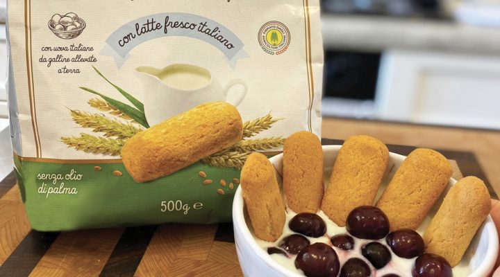 Kefir con frutta fresca di stagione e Fattincasa con latte fresco italiano